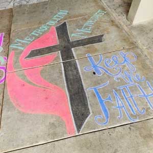 chalk drawing on sidewalk that says keep the faith